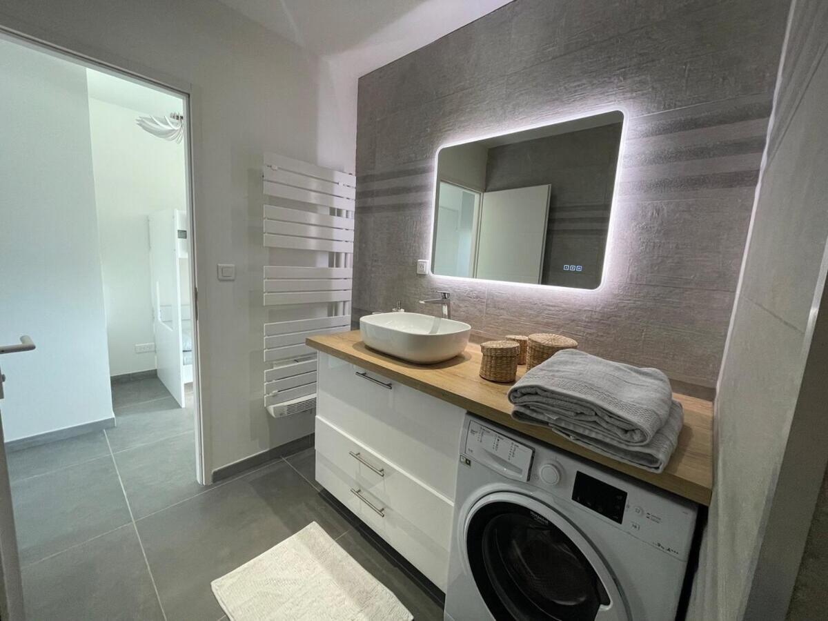 L'Opale - Le White Apartment Les Attaques Bilik gambar
